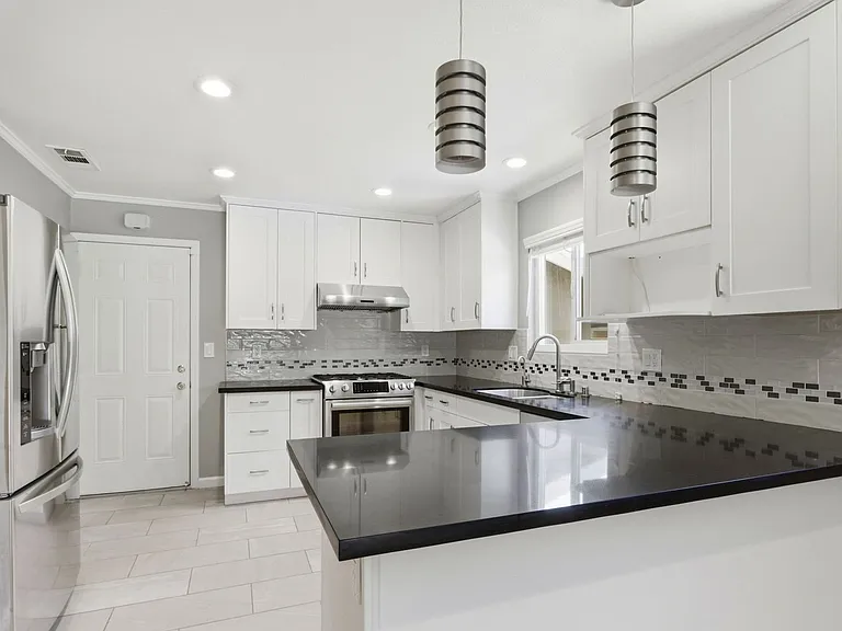 4737 Regina Way — Photo 2