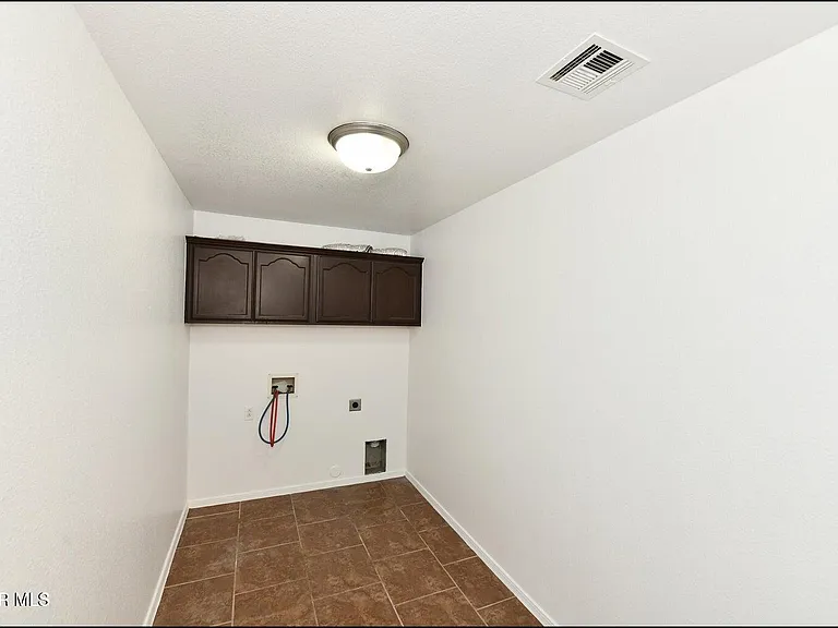 1591 Hartsdale Dr #B — Photo 29