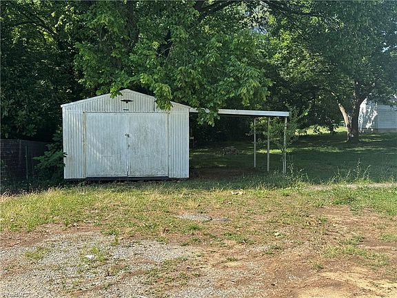 2nd image of 1728 Sharpe Rd