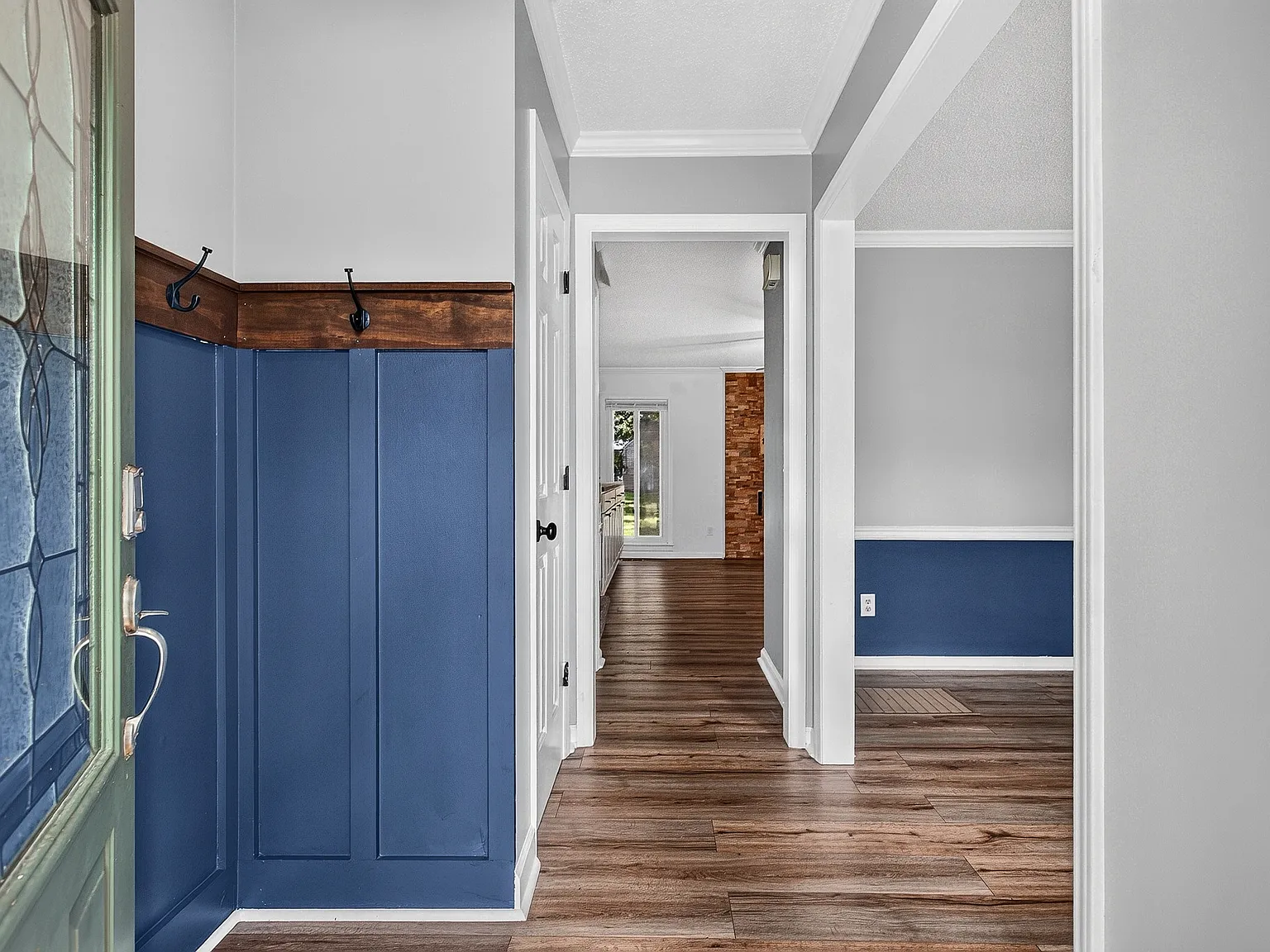 4 bed, 1976 sqft, $2,200 — Photo 3