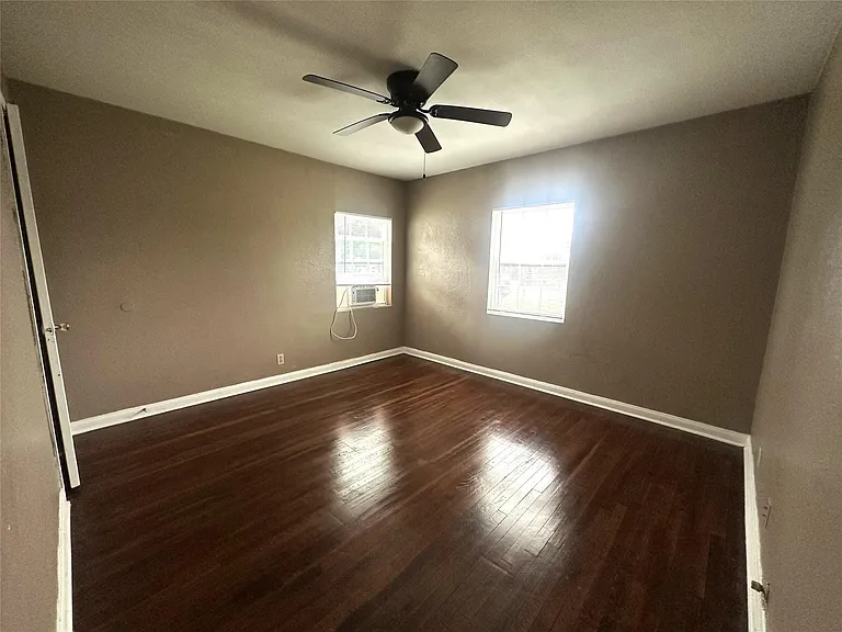 11005 Muscatine St — Photo 10