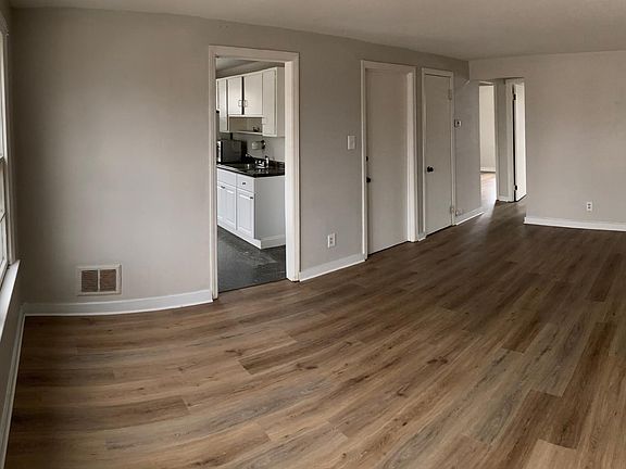 3rd image of 211 Shoshone St
