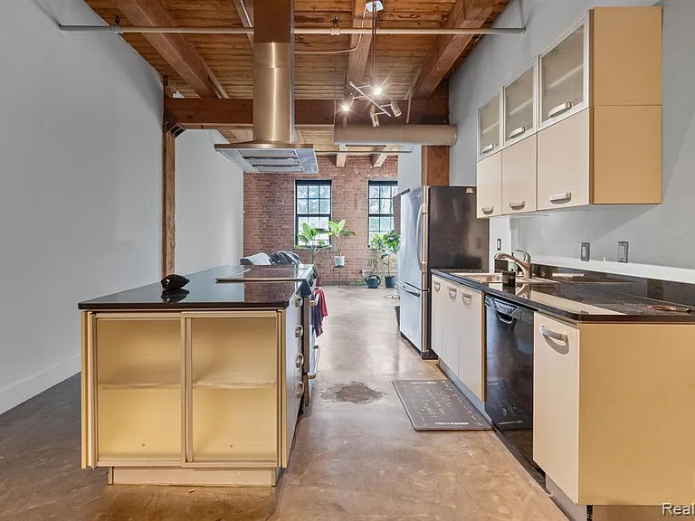 6533 E Jefferson Ave #117 — Photo 6