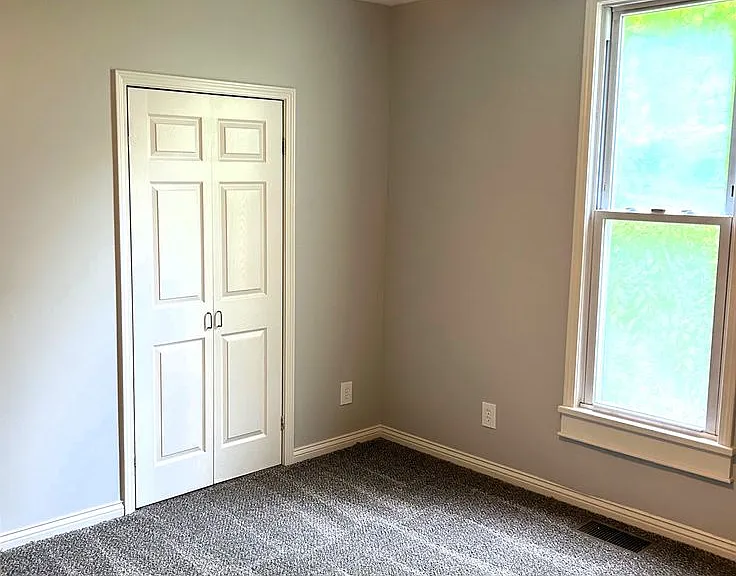 425 E Walnut St — Photo 12