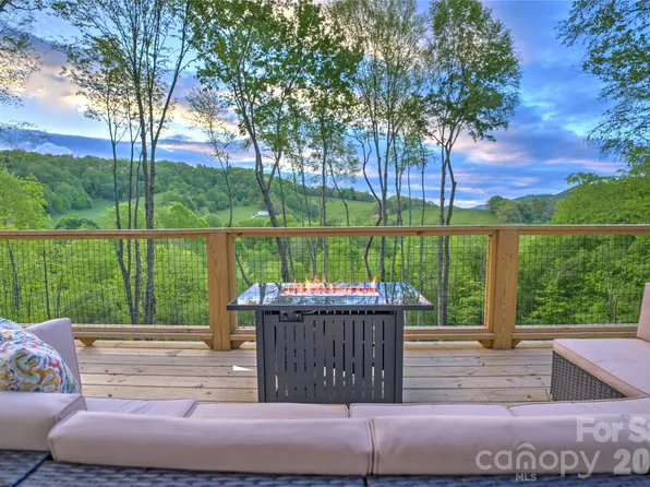 145 Banjo Ln, Waynesville, NC 28785