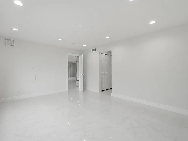 877 NE 195th St #222 — Photo 40