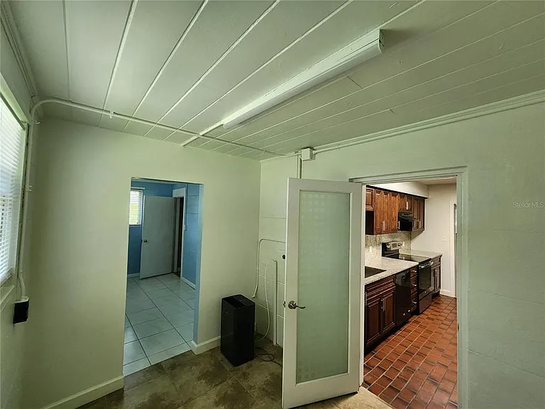 1014 NE 10th Pl — Photo 33