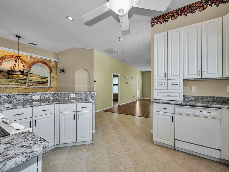 2644 Tottenham Dr — Photo 9