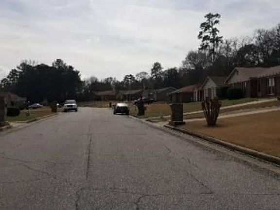 Exterior Neighborhood (street photo)