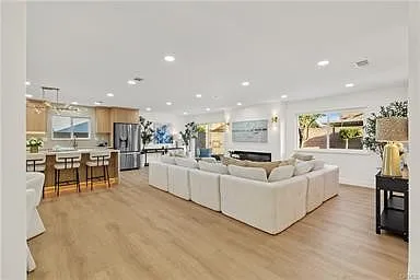 10276 Falcon Ave — Photo 2