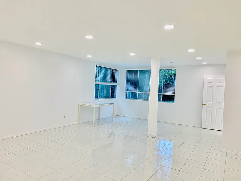 5301 Balboa Blvd #F7 — Photo 3