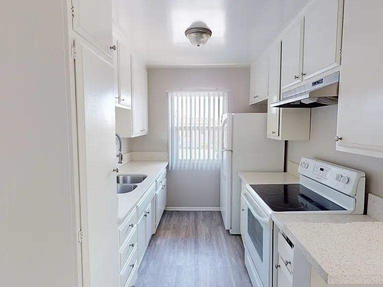 826 Osage — Photo 2