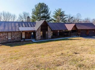 288 Sioux Trl, Jacksboro, TN 37757