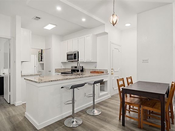 5th image of 806 W 24th St APT 213