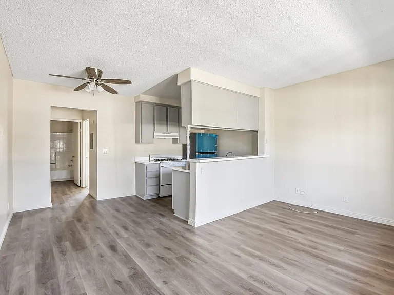 8541 Foothill Blvd., Sunland — Photo 19