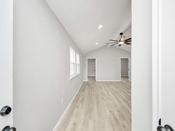4th image of 5212 Willowview Dr
