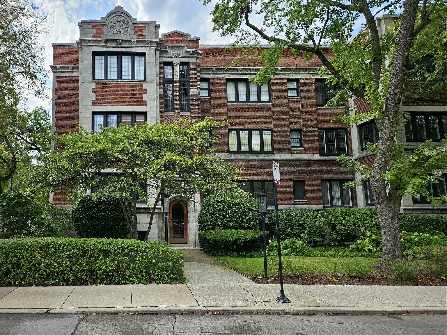 2 bed, 2.0 bath, 2000 sqft, $3,395 — Photo 1