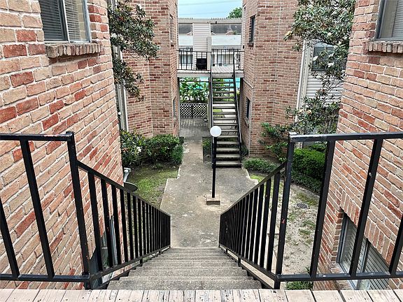 3rd image of 10130 Waterstone Dr