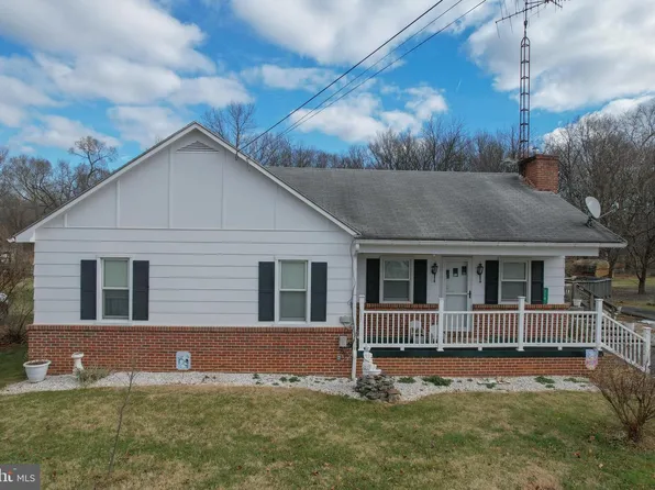 119 Old Leetown Pike, Kearneysville, WV 25430