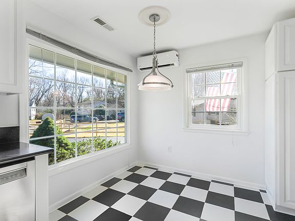 5th image of 4903 Shirley St
