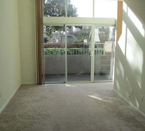 5th image of 346 Dunsmuir Ter Unit 8