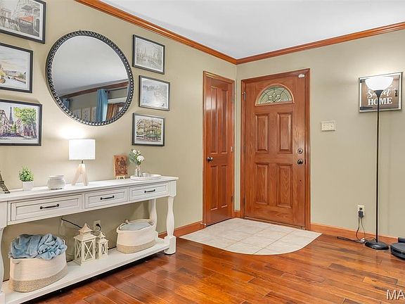 5th image of 714 Camelot Estates Dr