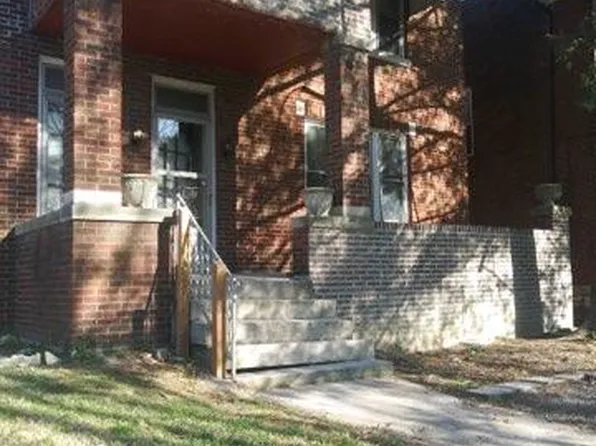 1012 Commodore Dr, Saint Louis, MO 63117