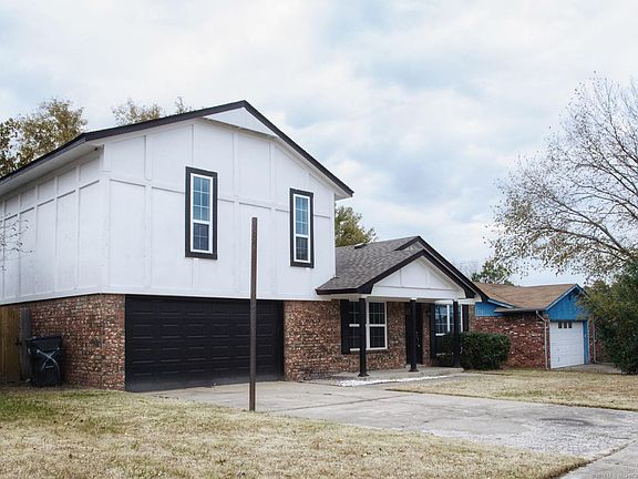 2nd image of 411 W Fairlane Pl