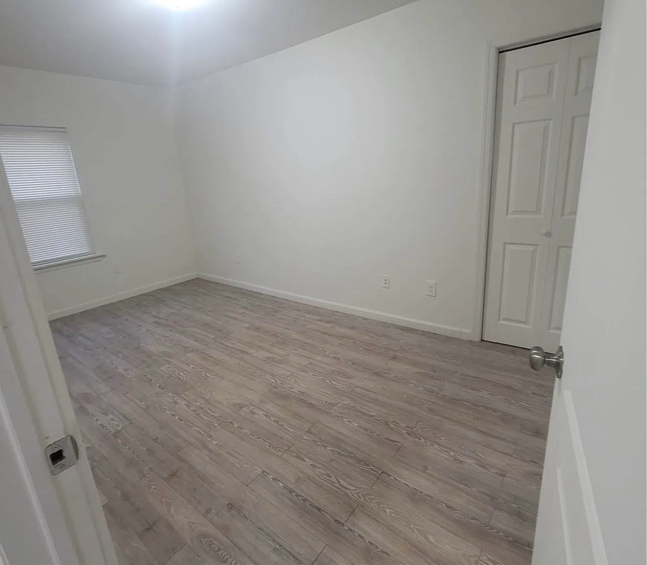 3 bed, $1,900 — Photo 2