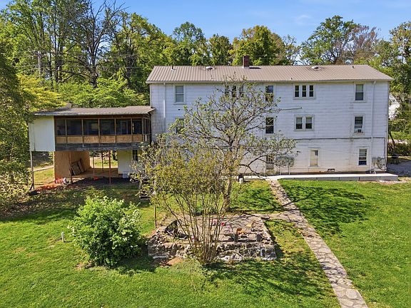 3rd image of 212 Westwood Dr