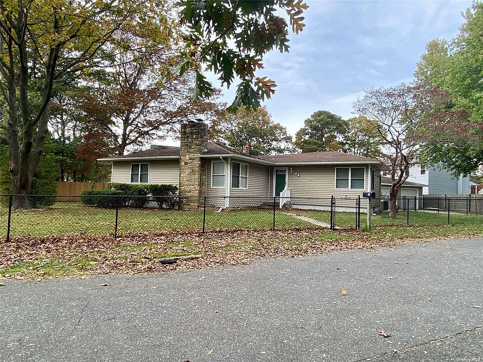1st image of 34 Maplewood Dr