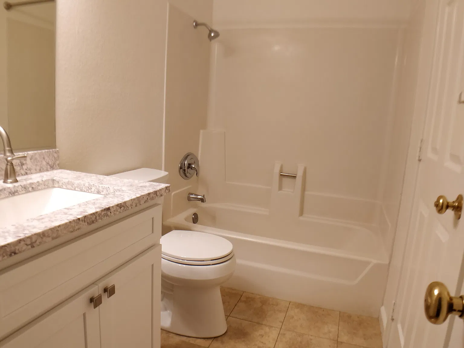 2 bed, 900 sqft, $1,350 — Photo 3