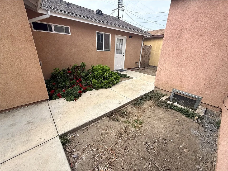 1334 W 65th St