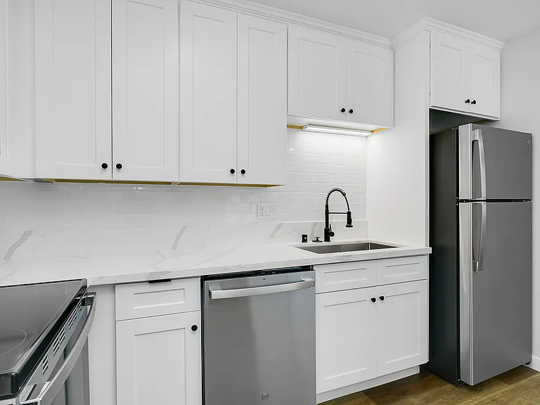 4218 46th St #4 — Photo 7