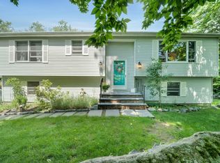 15 Elmwood Ct W, Hewitt, NJ 07421