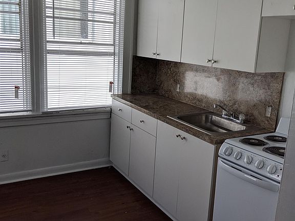 4th image of 744 Jefferson Ave APT 7