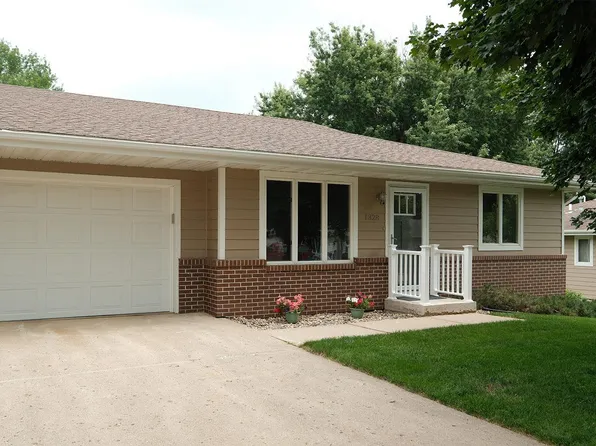 1328 1st Ave SE, Sioux Center, IA 51250