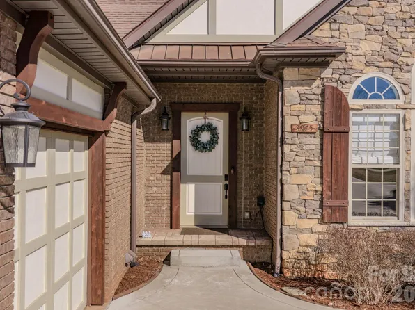 3975 Plantation Dr, Morganton, NC 28655