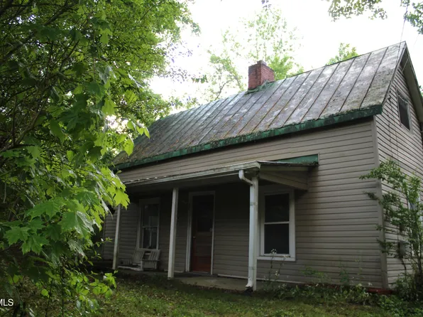 119 Red Row Rd, Johnson City, TN 37601