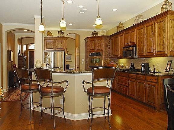 5th image of 748 Barton Springs Dr
