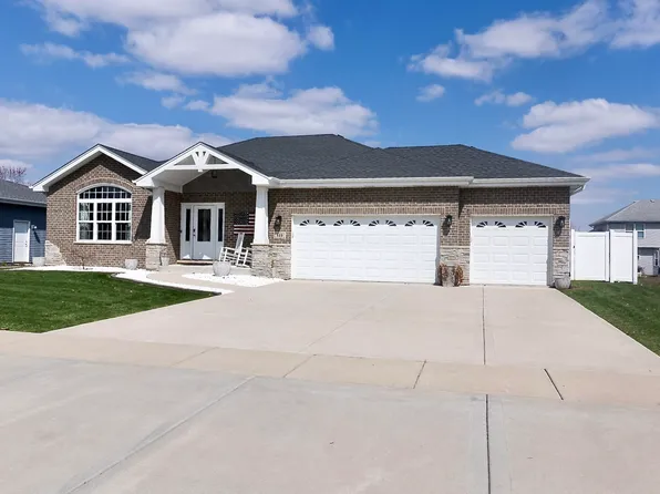 819 Garfield Ave, Peotone, IL 60468