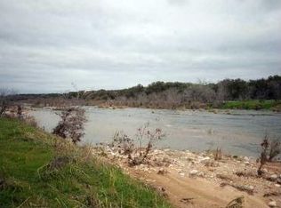 127 Pedernales Bend Dr, Johnson City, TX 78636