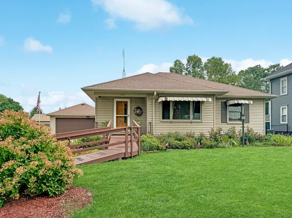 103 S 5th Ave, Forreston, IL 61030