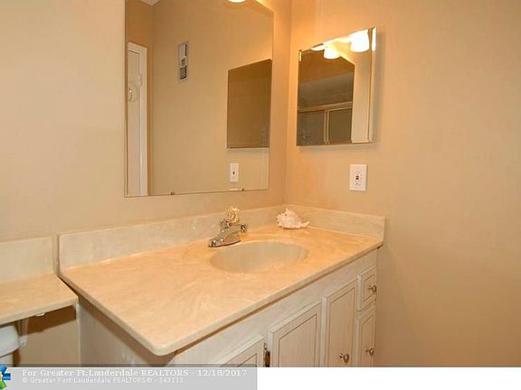 4th image of 4805 NW 35th St APT L404