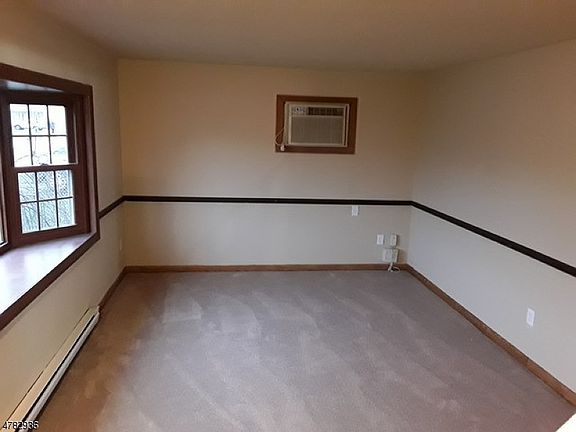 5th image of 158 Valerie Dr
