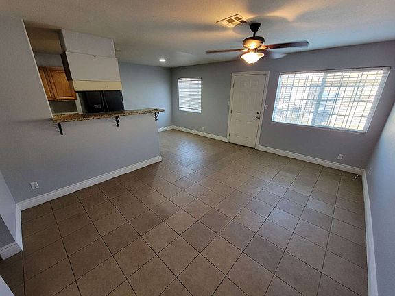 4th image of 2429 Daley St #3