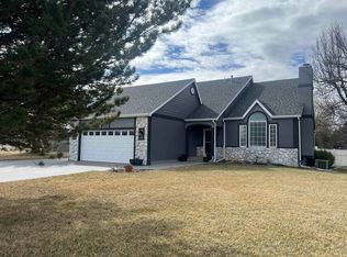 1009 Ragan Rd, Dodge City, KS 67801