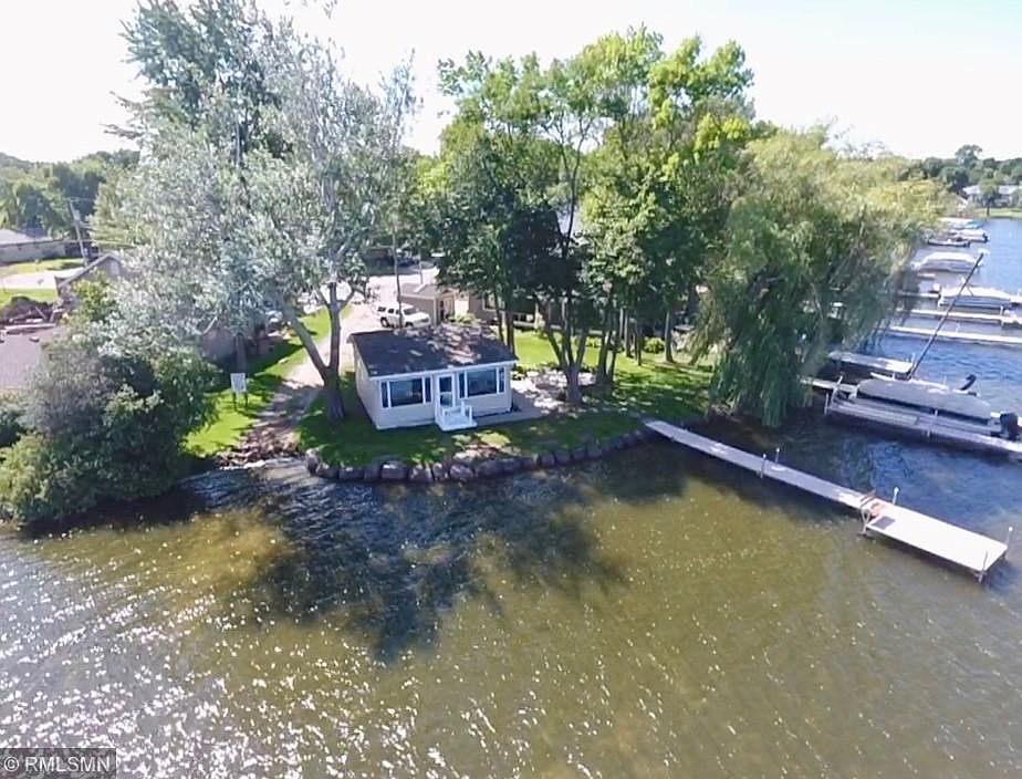 1st image of 766 Woodland Dr