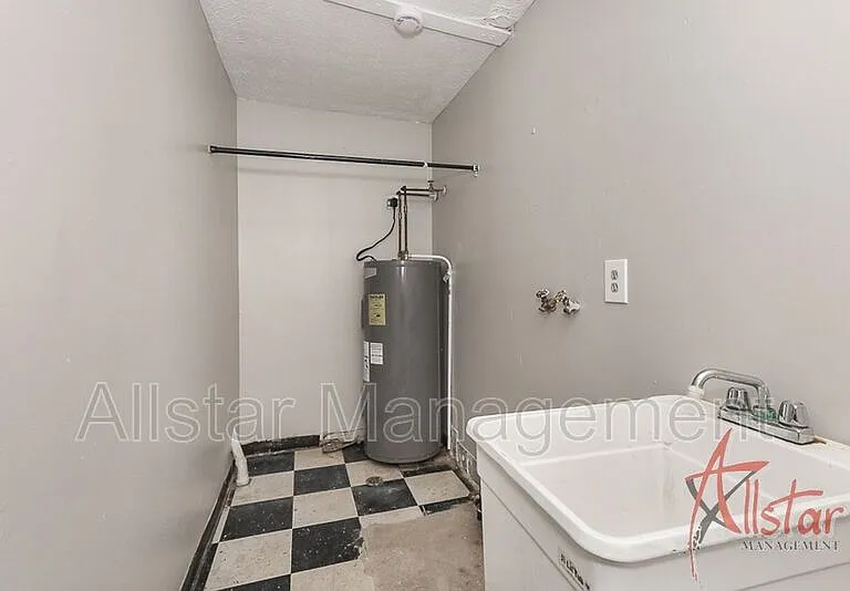 1323 Massachusetts Ave — Photo 17