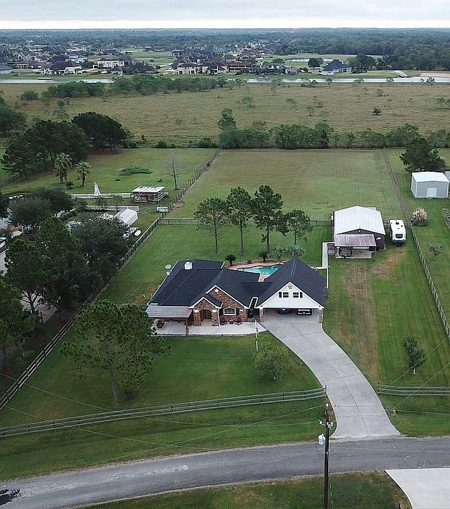 1st image of 323 Bayou End Cir